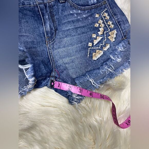 Free People Distressed Raw Hem Embroidered Tribal Aztec Boho Denim Shorts Sz 28 - Picture 9 of 9